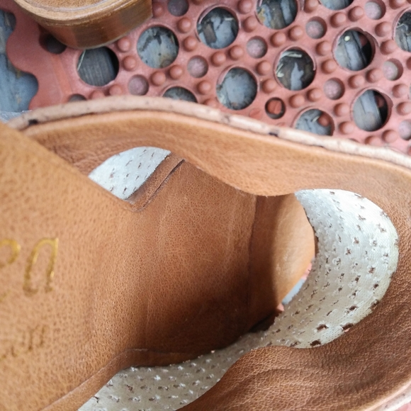 Vero Cuoio L'idea Laser cut Tan Mules - Picture 16 of 16